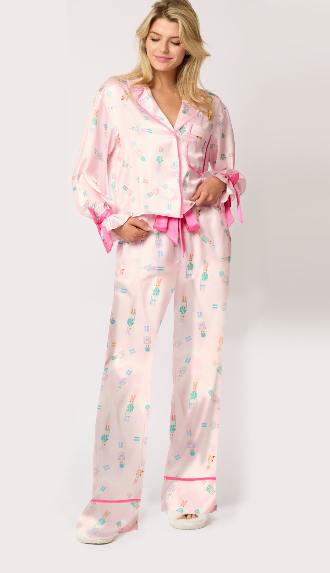 Damen luxuriöses Satin-Pyjama-Set mit niedlichem Nutcracker-Motiv EB