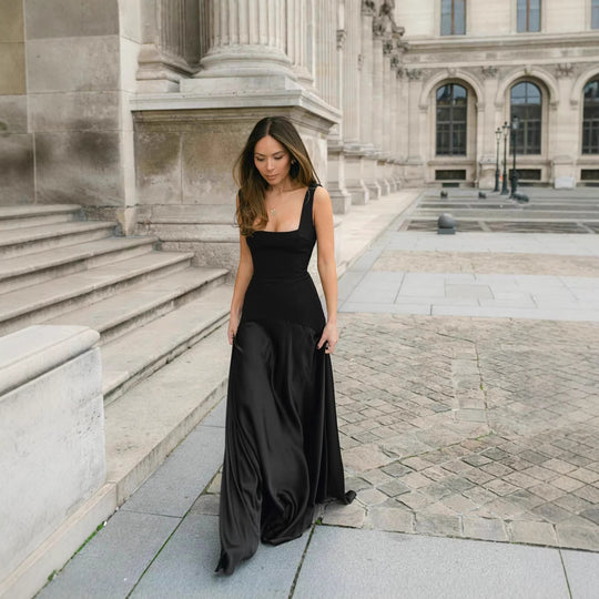 Damen Elegantes Maxikleid mit taillierter Passform und fließendem Rock EB