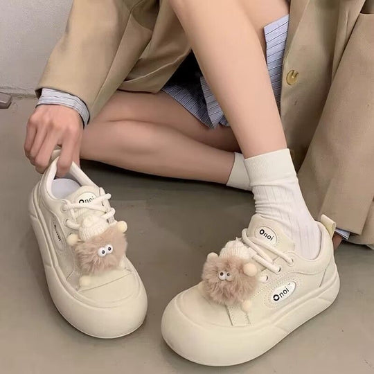 Damen Sneakers mit modischen Pompon-Applikationen und bequemer Sohle EB