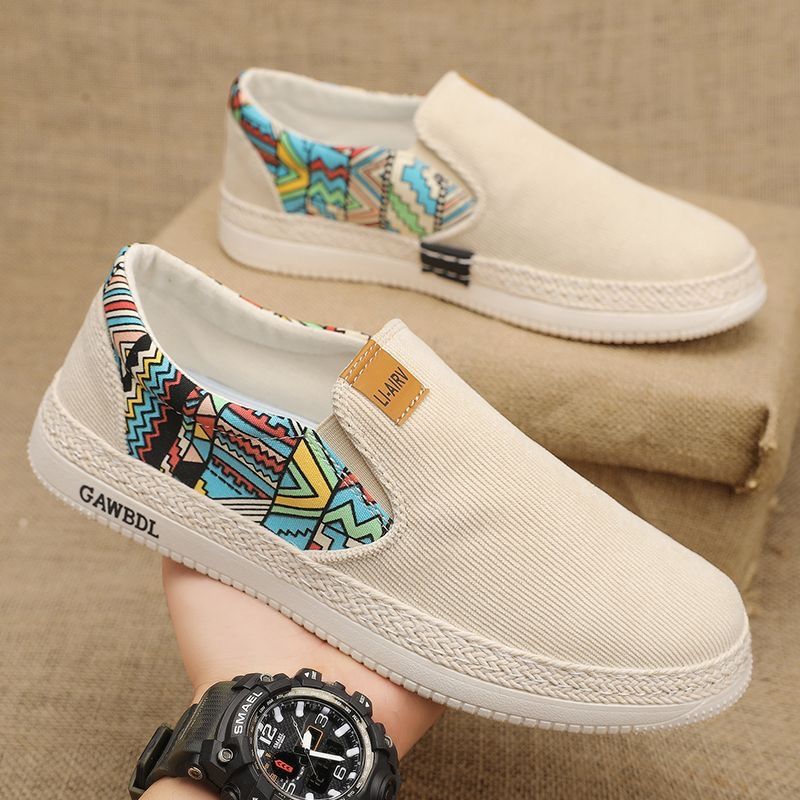 Damen lässige Slip-On Schuhe mit buntem Muster und flexiblem Sohlenprofil EB