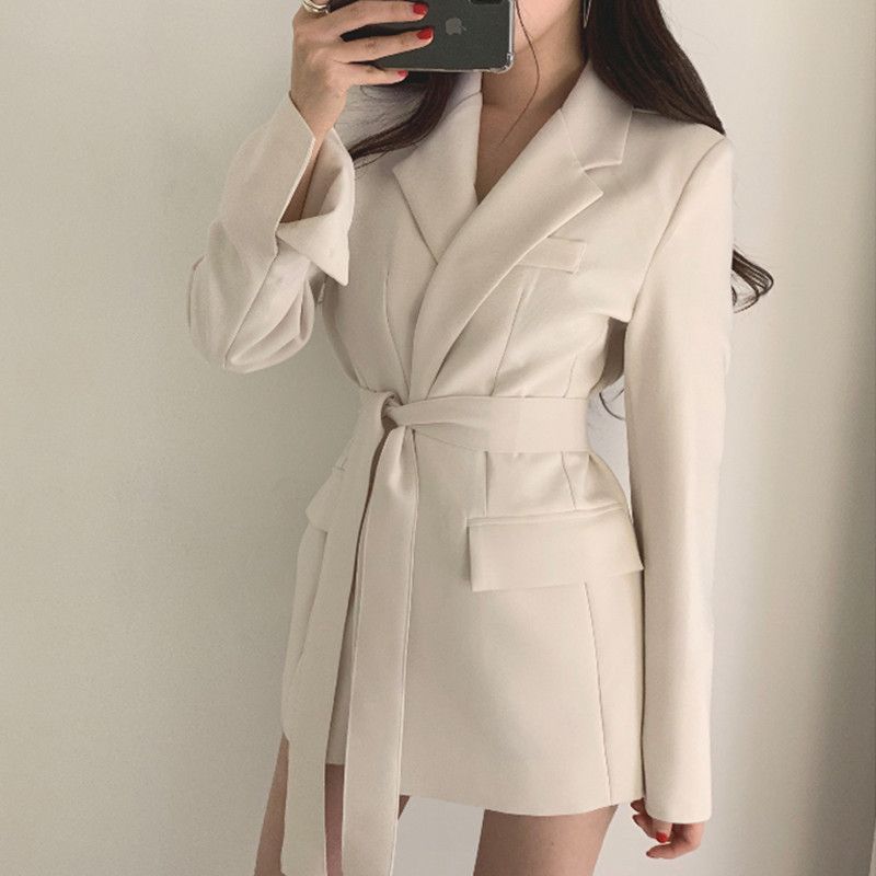 Damen Eleganter Blazer mit asymmetrischem Schnitt und modischen Details EB