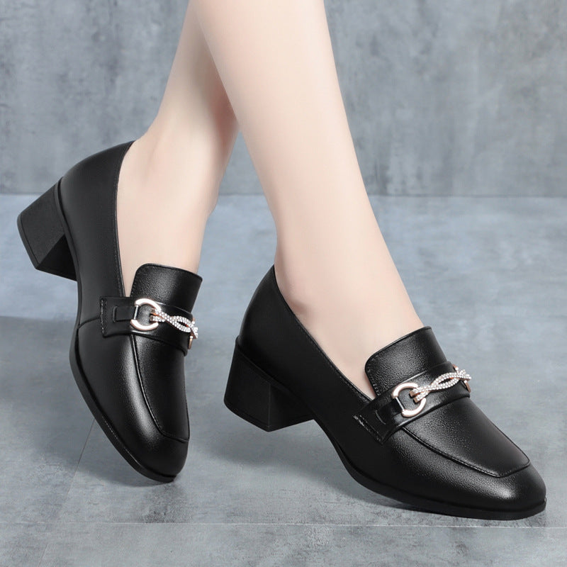Damen elegante Mokassins mit funkelndem Schmuckdetail und komfortablem Absatz EB