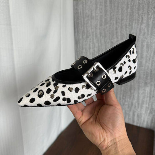 Damen modische Ballerinas mit auffälligen Loch- und Schnallendetails EB