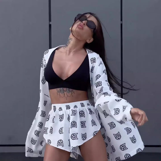 Damen stylishes Set aus leichtem Überwurf und Shorts mit Schriftzug EB