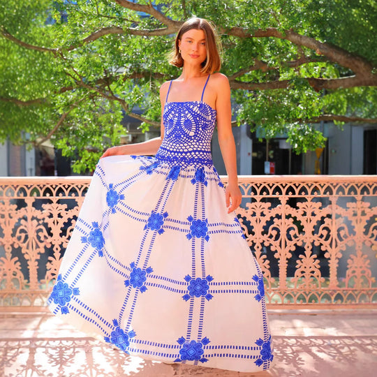 Damen Maxikleid mit innovativem Häkel-Oberteil und fließendem Rock EB
