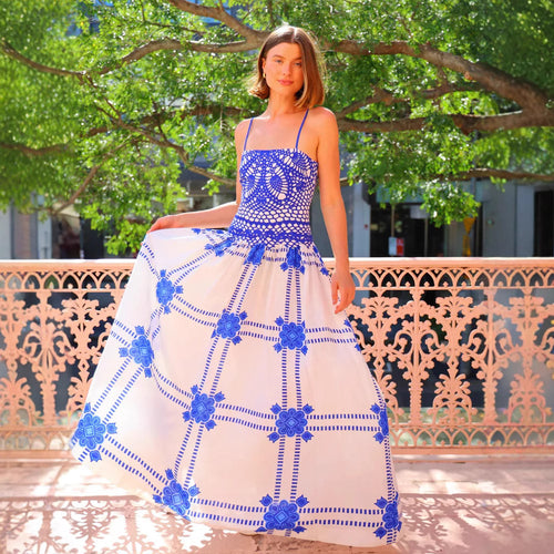 Damen Maxikleid mit innovativem Häkel-Oberteil und fließendem Rock EB
