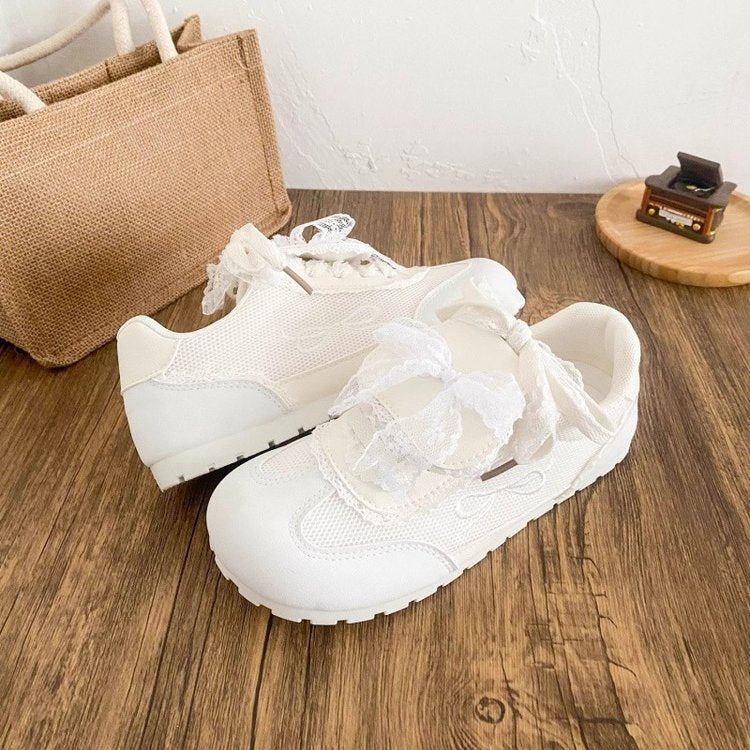Damen Sneaker mit romantischem Spitzen-Design und atmungsaktiver Oberflächenstruktur EB