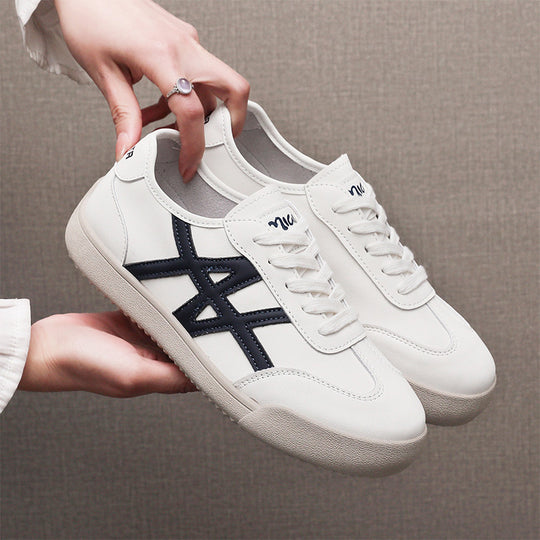 Damen Sportliche Sneakers mit modischem Einsatz und rutschfester Sohle EB