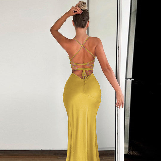 Damen Elegantes und figurbetontes Abendkleid mit seidigem Stoff und hohem Schlitz EB