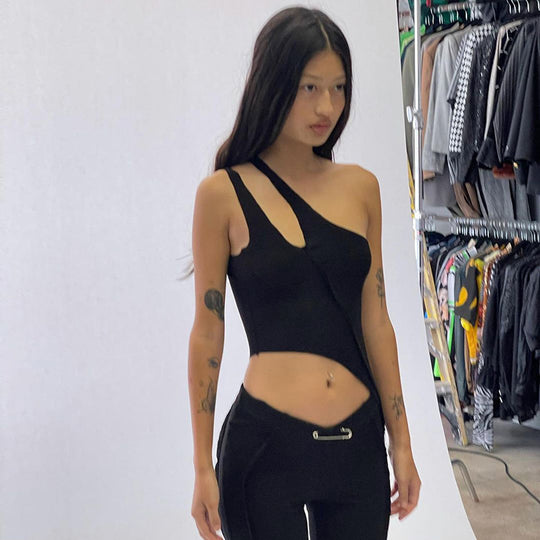 Damen asymmetrischer Jumpsuit mit modischem Cut-Out und eleganter Taillierung EB