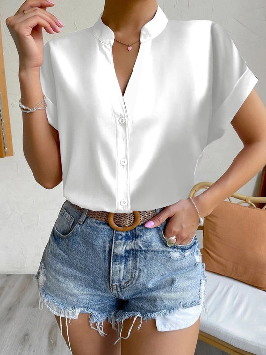 Damen Elegante Kurzarmbluse mit Stehkragen und subtilen Knopfdetails EB
