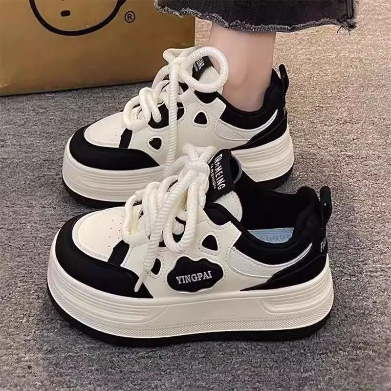 Damen Sportliche Sneaker mit atmungsaktiver Oberflächenstruktur und dämpfendem Profil EB