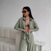 Damen entspannendes Oberteil und weite Hose EB