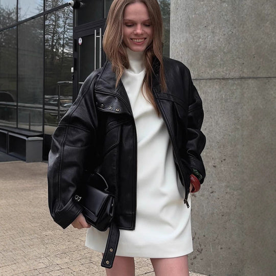 Damen Oversized Kunstlederjacke mit dekorativen Details EB