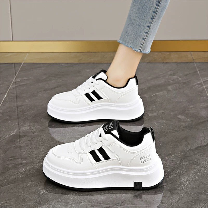 Damen Trendige Plateau-Sneaker mit weicher Polsterung und rutschfester Sohle EB