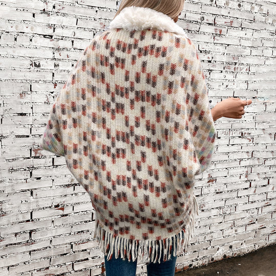 Damen eleganter Poncho mit luxuriösem Kunstfellkragen und Fransen EB
