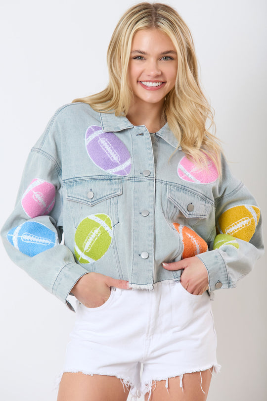 Damen cropped Jeansjacke mit bunten Football-Patches und lässigem Schnitt EB
