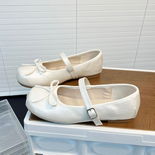 Damen Elegante Ballerinas mit süßem Schleifenakzent und praktischem Riemen EB