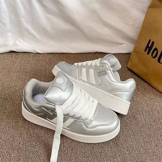 Damen Modische Sneaker mit schimmerndem Metallic-Obermaterial und gepolsterter Innensohle EB