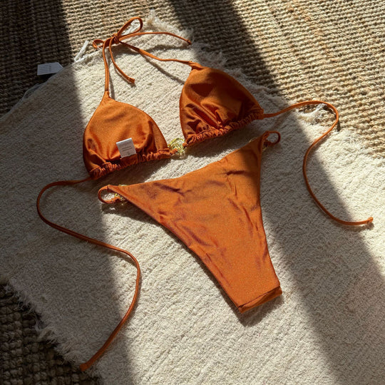 Damen Triangel-Bikini mit luxuriösem Gold-Detail EB