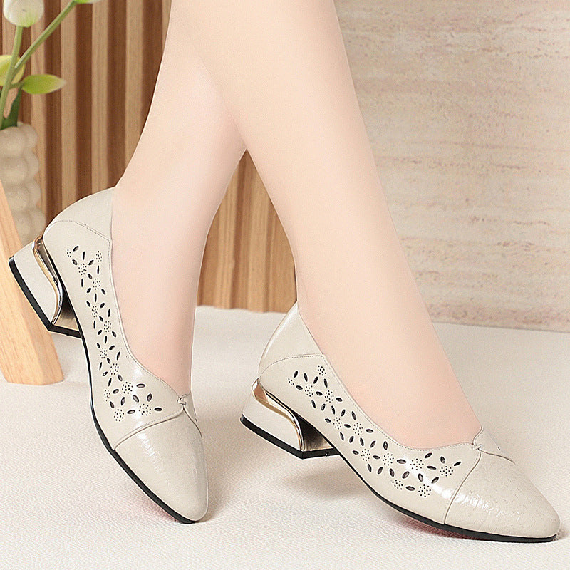 Damen Ballerinas mit dekorativem Lochdesign und elegantem Blockabsatz EB