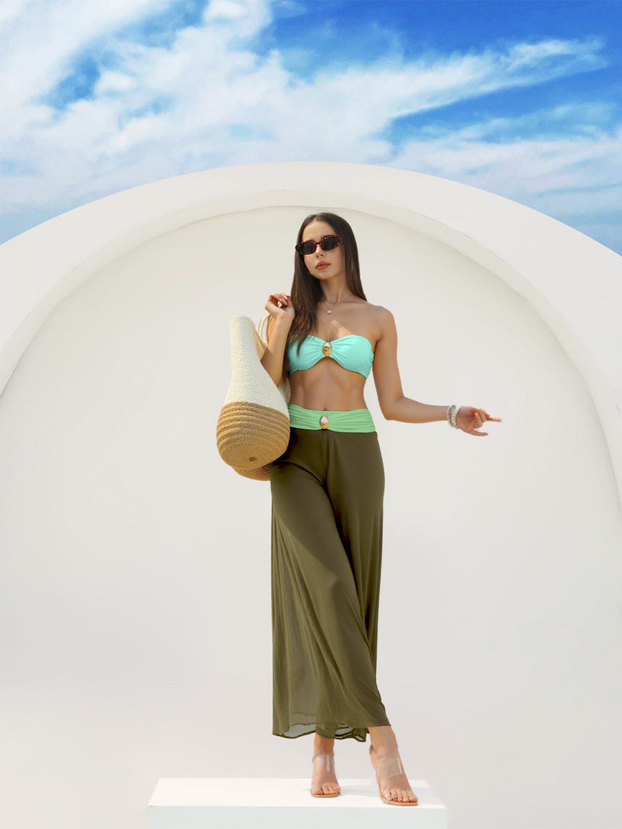 Damen Bandeau-Bikini mit elegantem Wickelrock und modischem Schmuckdetail EB