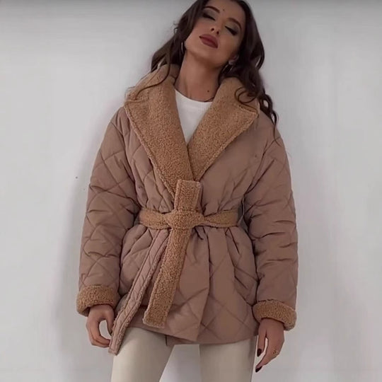 Damen gesteppte Fleecejacke mit Gürtel und großem Kragen EB