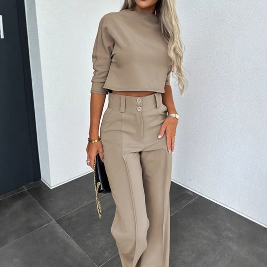 Damen Kombination aus cropped Oberteil und weit geschnittenen Hose EB