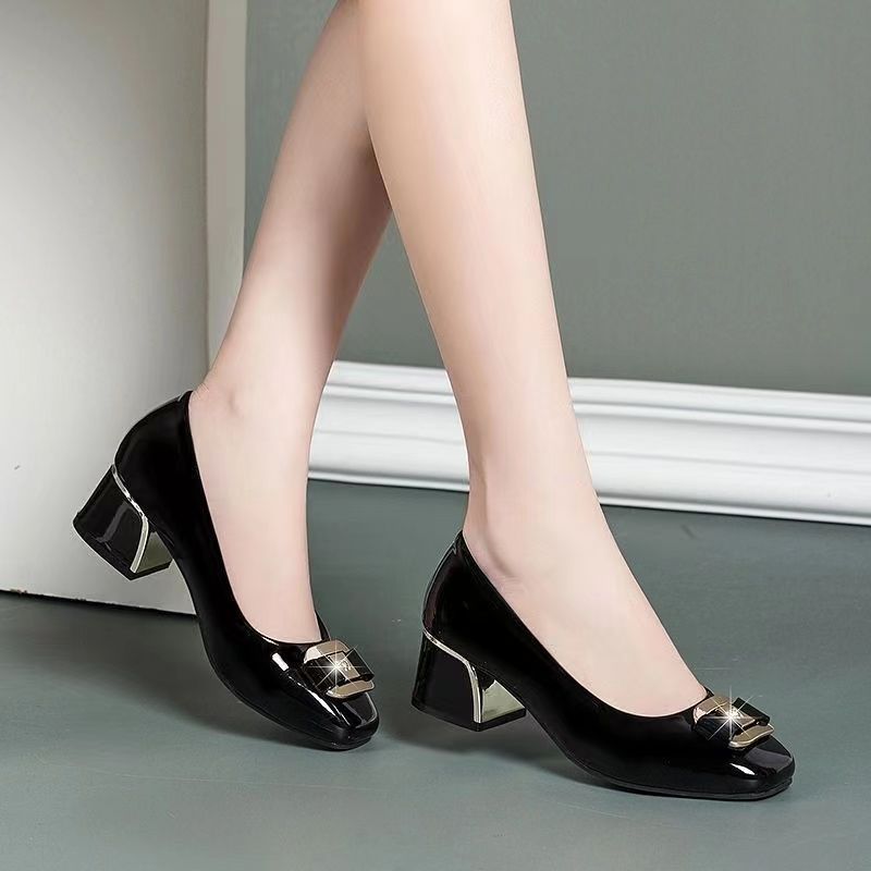 Damen Elegante Pumps mit schickem Akzent und komfortablem Blockabsatz EB