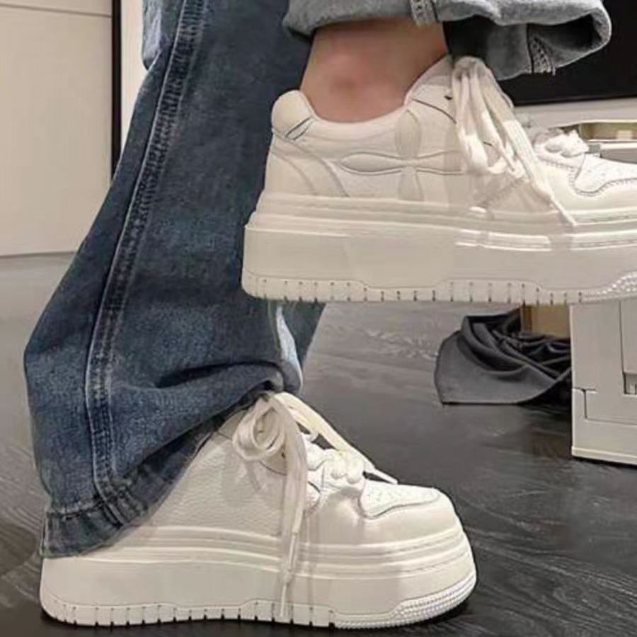 Damen modische Plateau-Sneaker mit strukturiertem Obermaterial und trendigem Design EB