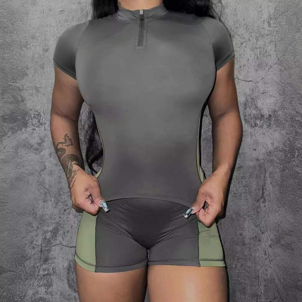 Damen Sportliches Set mit kurzem Oberteil und enganliegenden Shorts EB