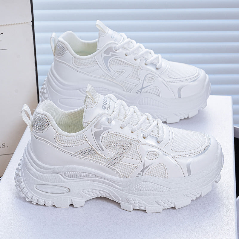 Damen Sportliche Sneakers mit modischem Metallic-Obermaterial EB