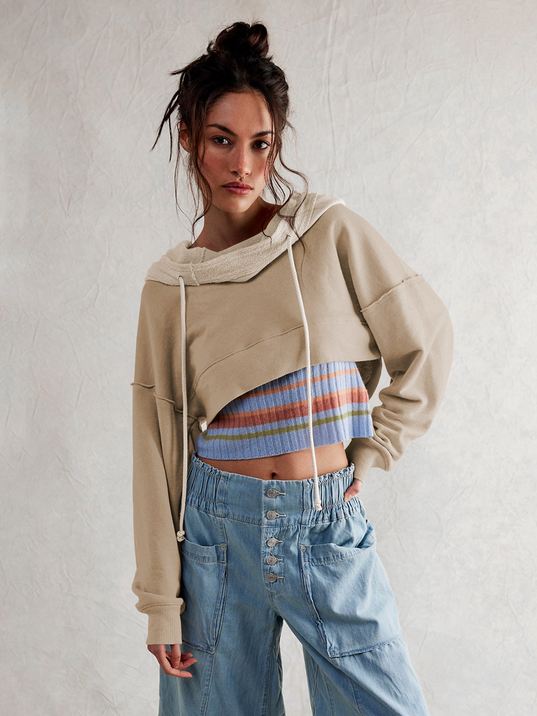 Damen cropped Sweatshirt mit lässigem Schnitt und Kängurutasche EB