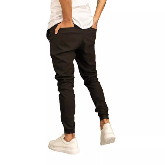 Herren Slim-Fit Jogginghose mit elastischem Bund und praktischen Seitenklapptaschen EB