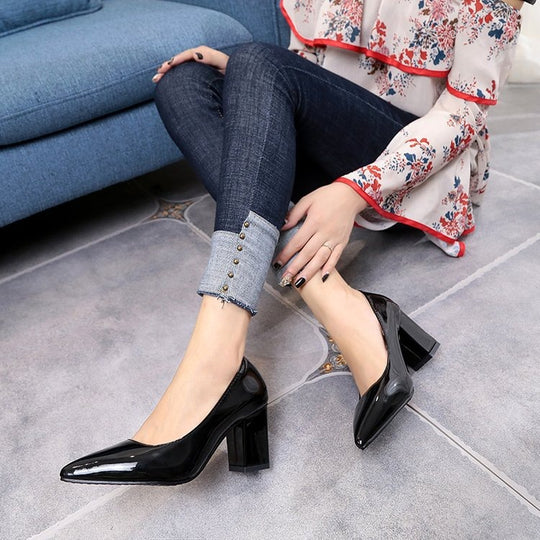Damen Elegante High Heels mit blockiertem Absatz und modernem Acrylfinish EB