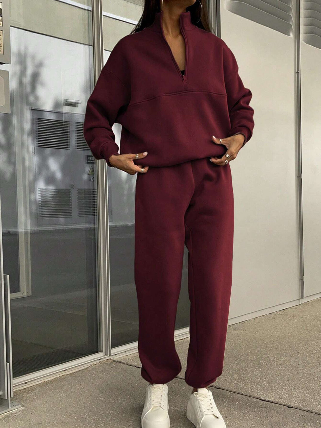 Damen Sportliches Freizeit-Set mit hohem Kragen und Reißverschluss EB