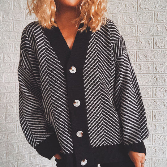 Damen Strickjacke mit modernem Zickzackmuster und kuscheligem Material EB