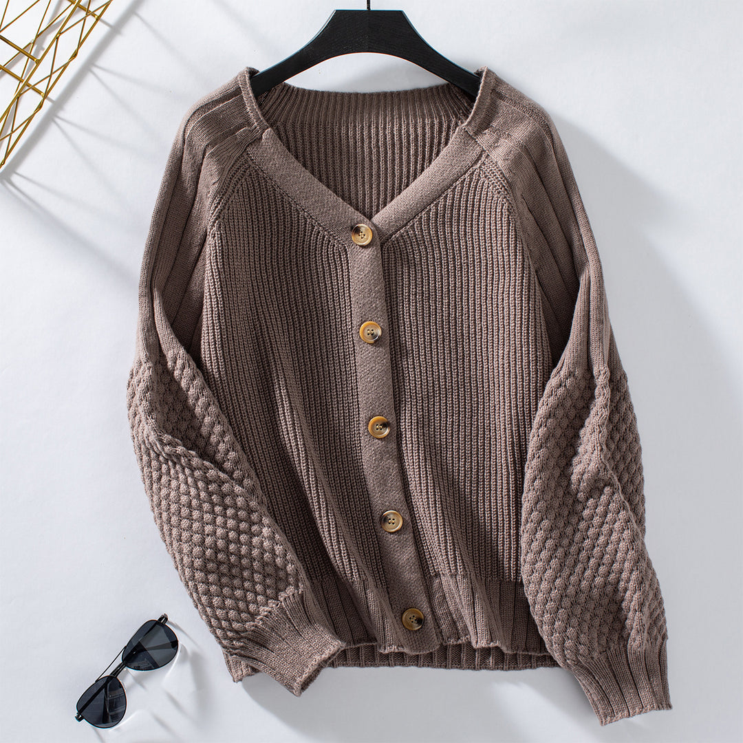 Damen Strickjacke mit strukturierten Ärmeln und Holzknopfdetails EB