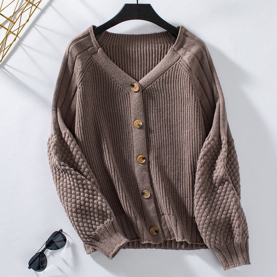 Damen Strickjacke mit strukturierten Ärmeln und Holzknopfdetails EB