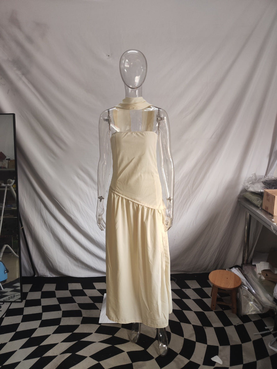 Damen Maxikleid mit schulterfreiem Design und dekorativem Wickelausschnitt EB