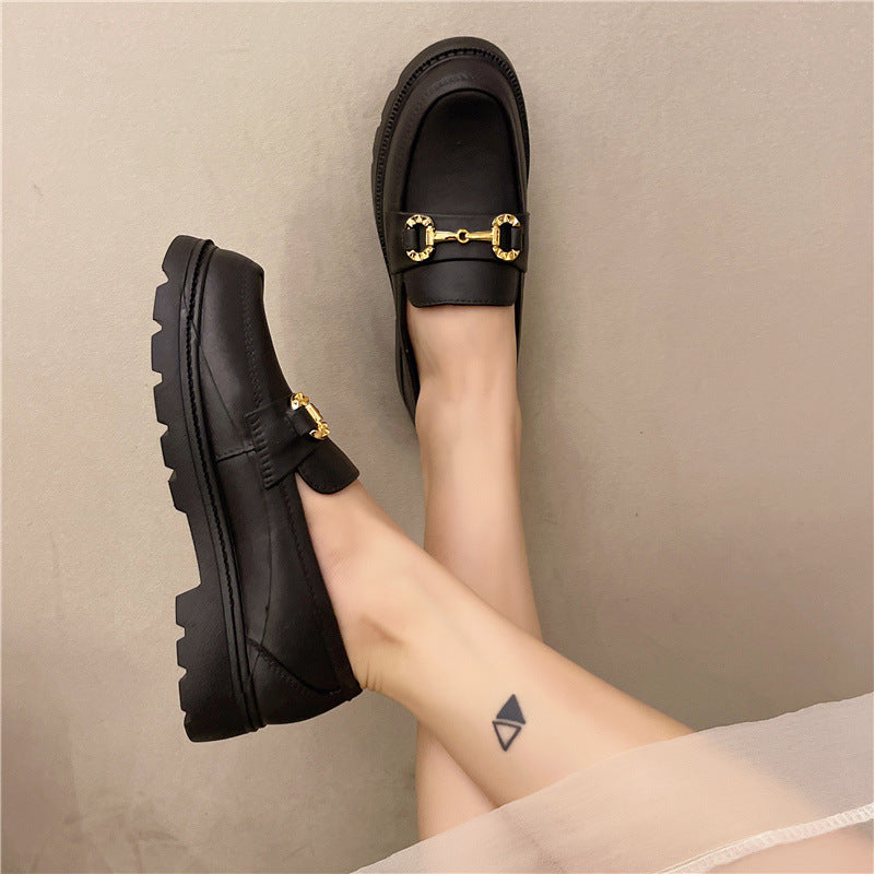 Damen modische Mokassins mit goldenen Schmuckdetails EB