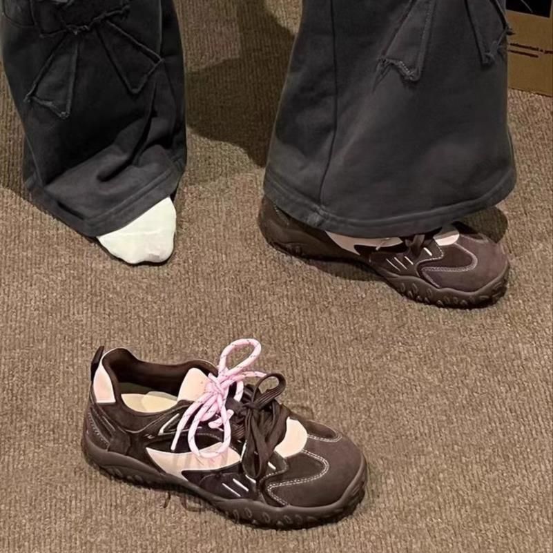 Damen Sportliche Freizeit-Sneaker mit innovativem Sohlen- und Schnürdesign EB