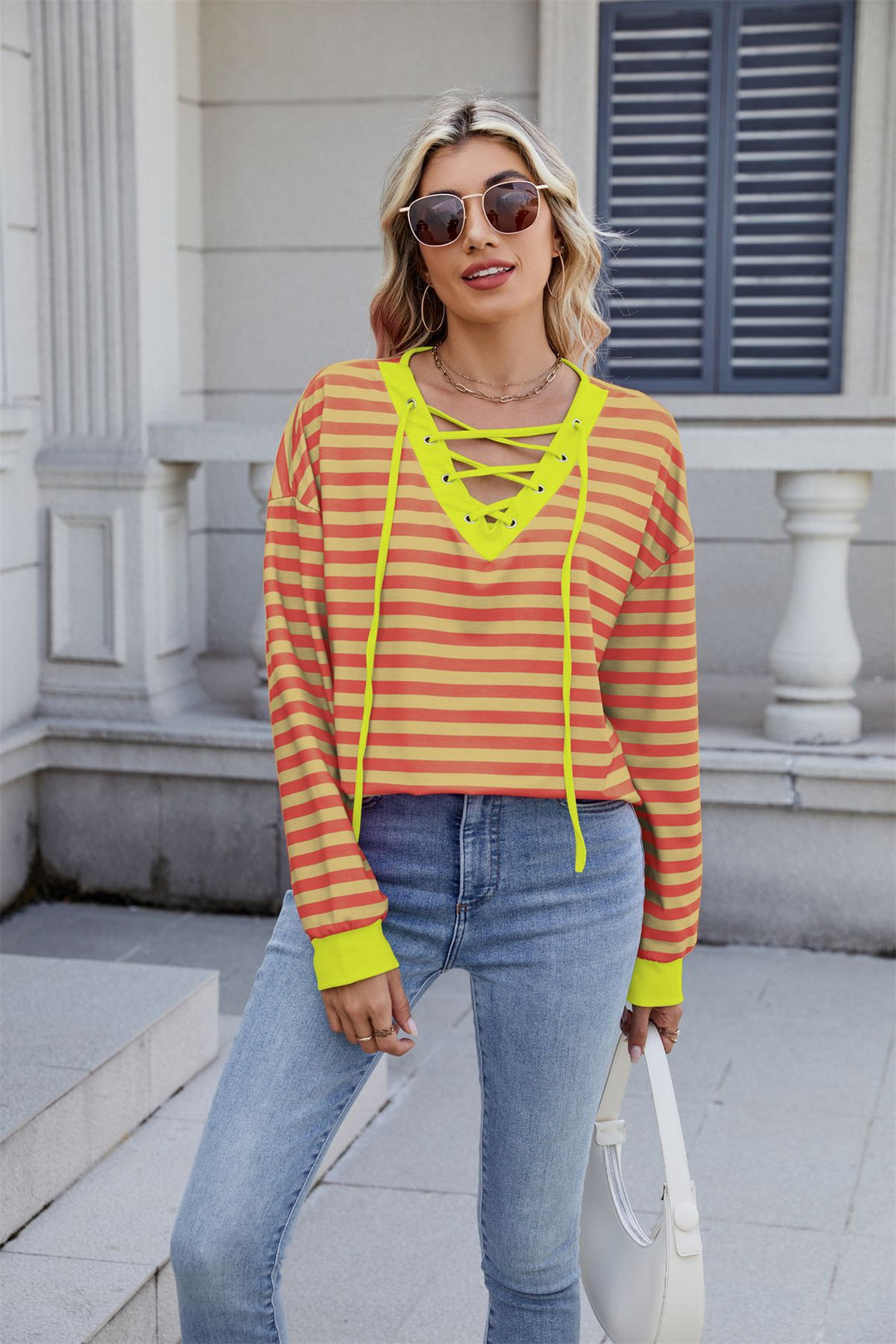 Damen modischer Cropped Pullover mit auffälligem Schnürdetail EB