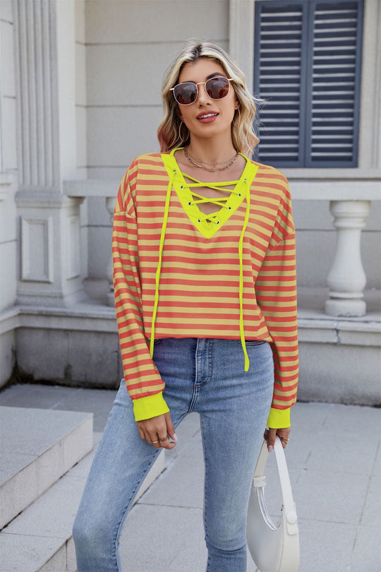 Damen modischer Cropped Pullover mit auffälligem Schnürdetail EB