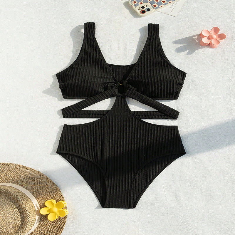 Damen Einteiler Badeanzug mit kreativen Cut-Out-Design und trendigem Rippmuster EB