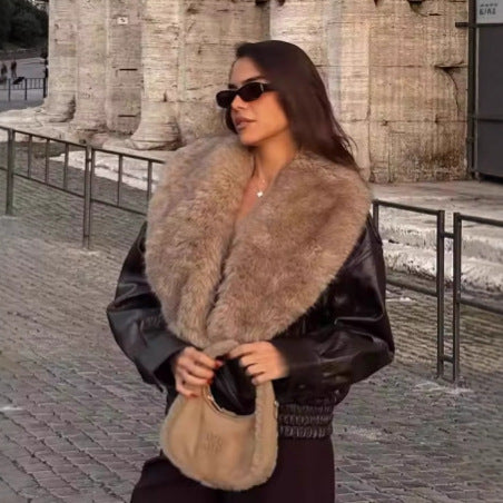Damen nan kurze Lederjacke mit voluminösem Fellkragen, elastischem Bund und aufgesetzten Eingrifftaschen EB