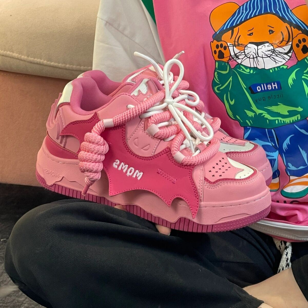 Damen Sneakers im verspielten Design mit einzigartigem Riemenverschluss und dämpfender Sohle EB