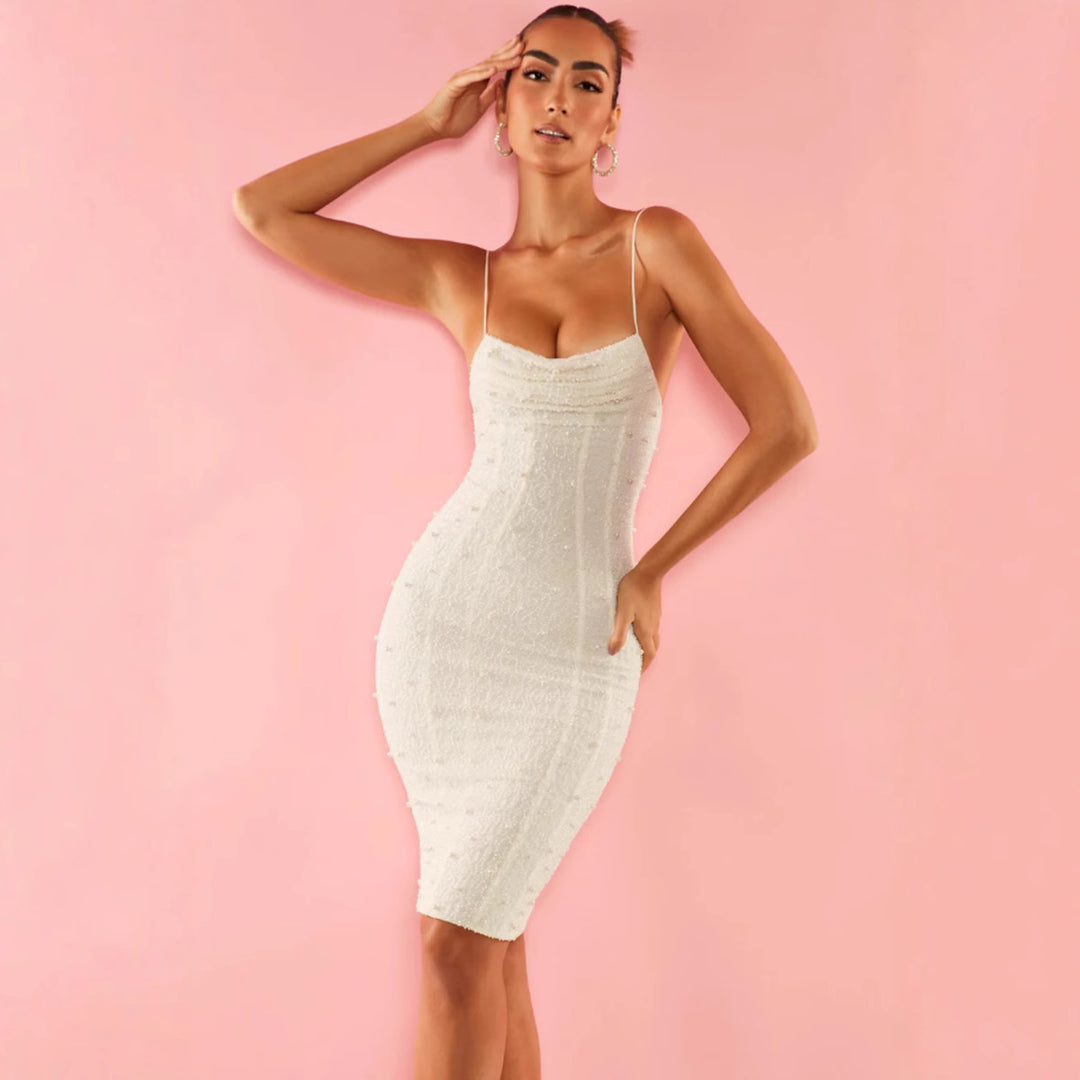 Damen Figurbetontes Abendkleid mit zarten Spaghettiträgern und schimmernden Akzenten EB