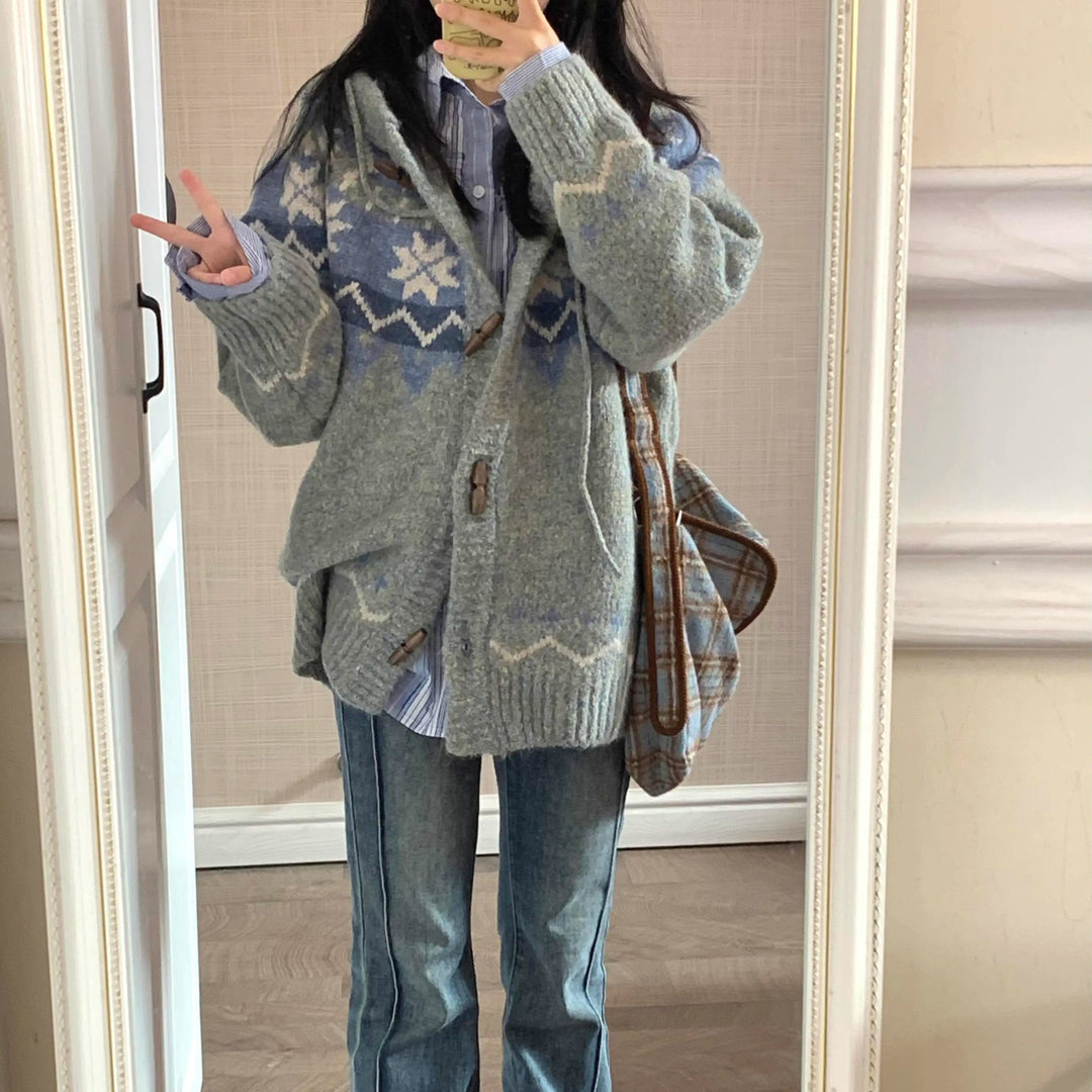 Damen kuschelige Strickjacke mit hohem Kragen und Ornamenten EB