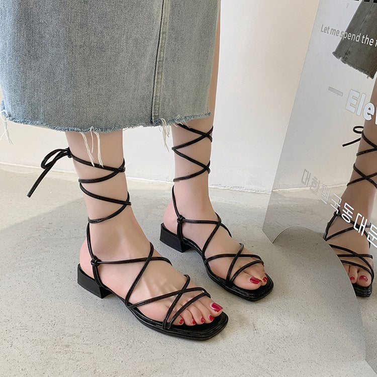 Damen transparente Riemchen-Sandaletten mit blockiertem Absatz und verspieltem Design EB